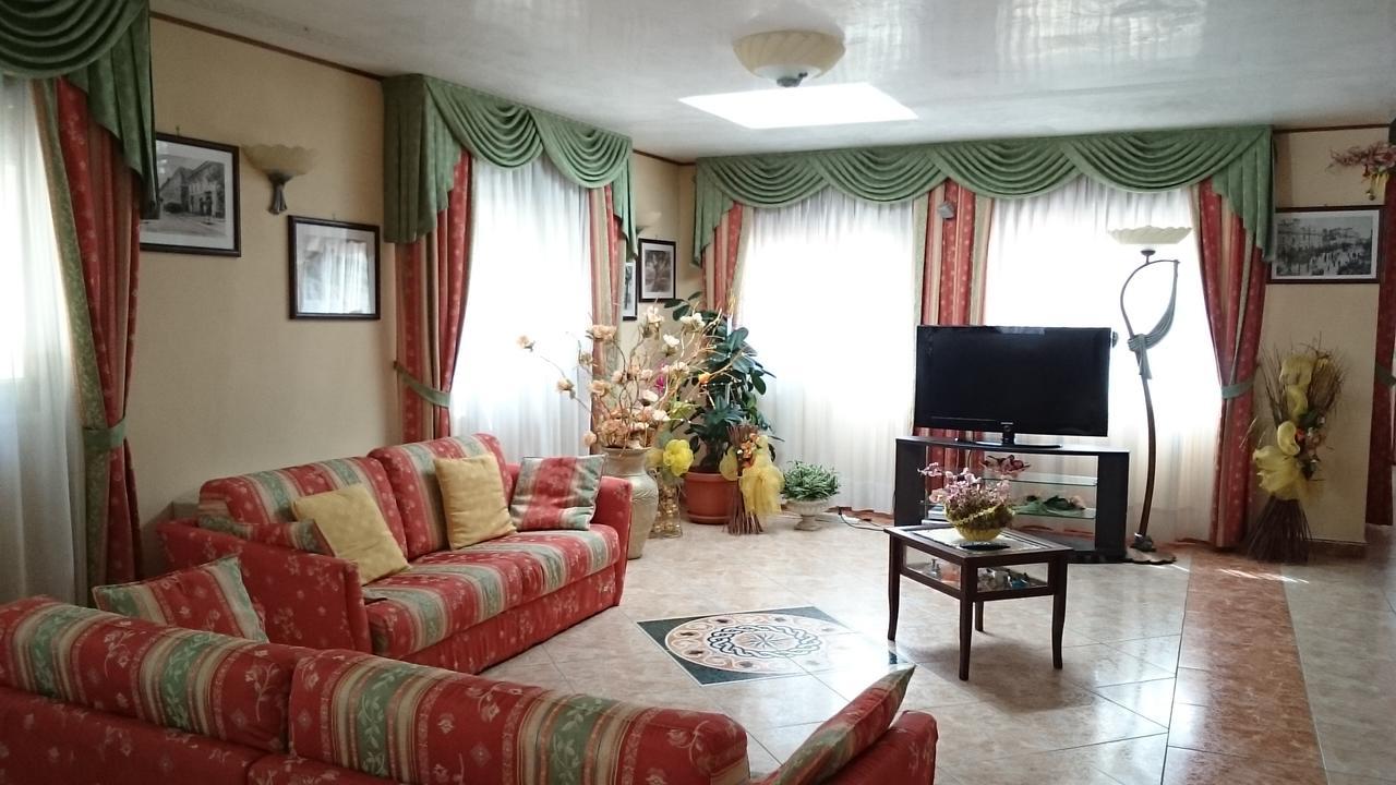 House Hotel